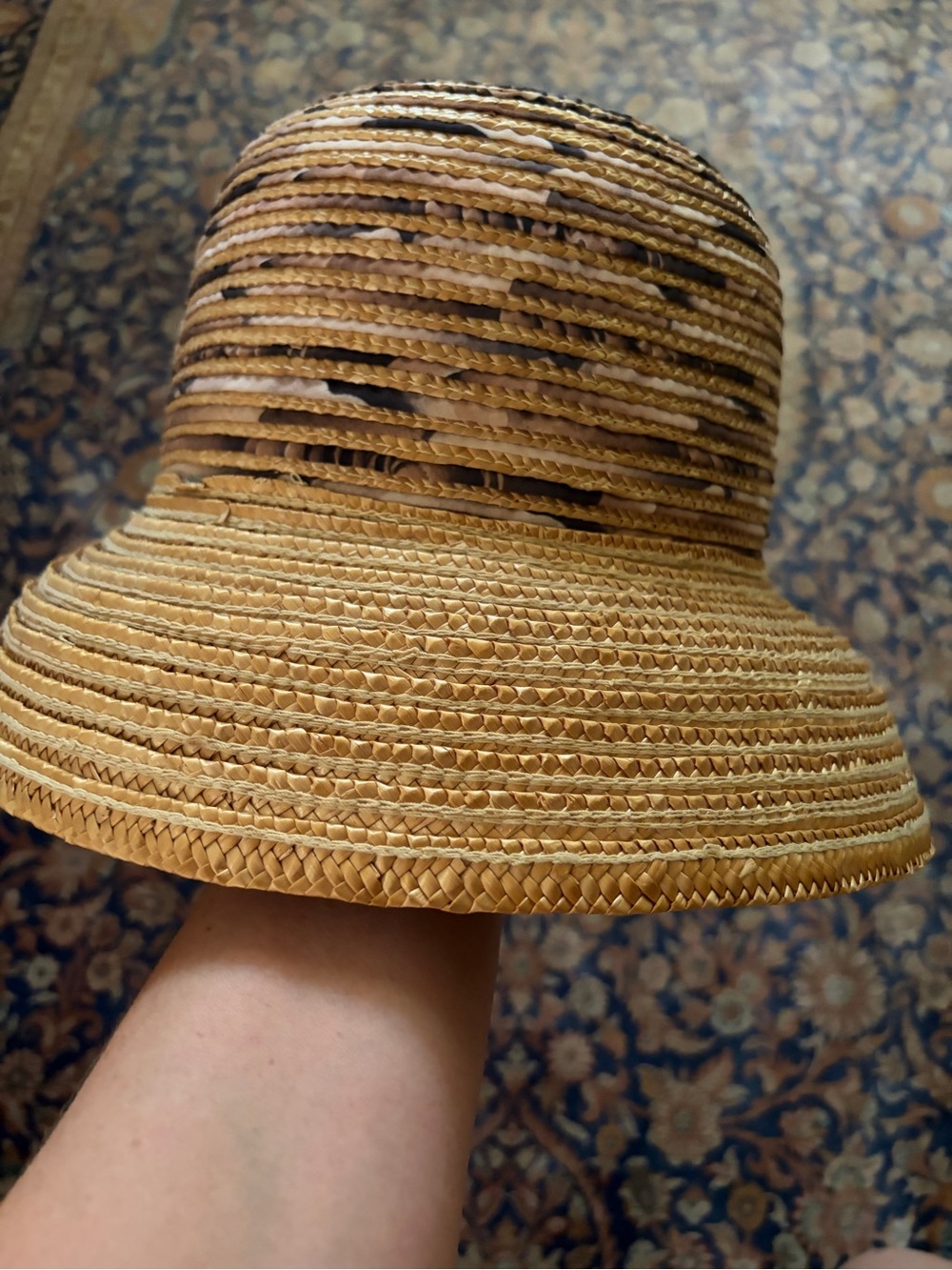 Like new Liz Claiborne size Small 6 7/8 Woven Straw Cloche Sun Hat. Classic